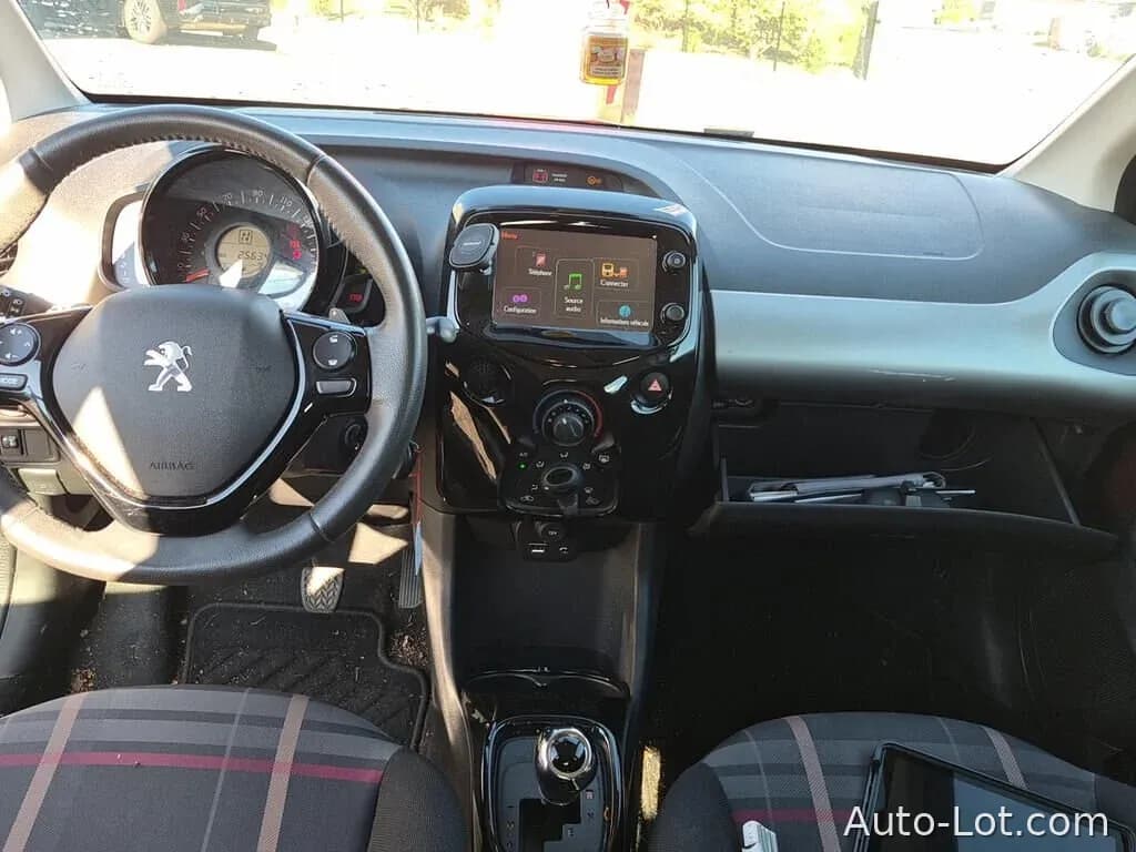 PEUGEOT 108 1.0 VTi Allure - фото 17