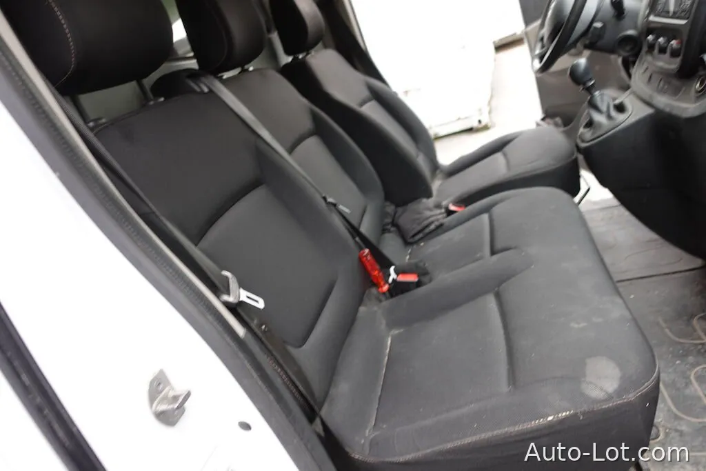 RENAULT Trafic dCi95 2.7 Access - фото 12