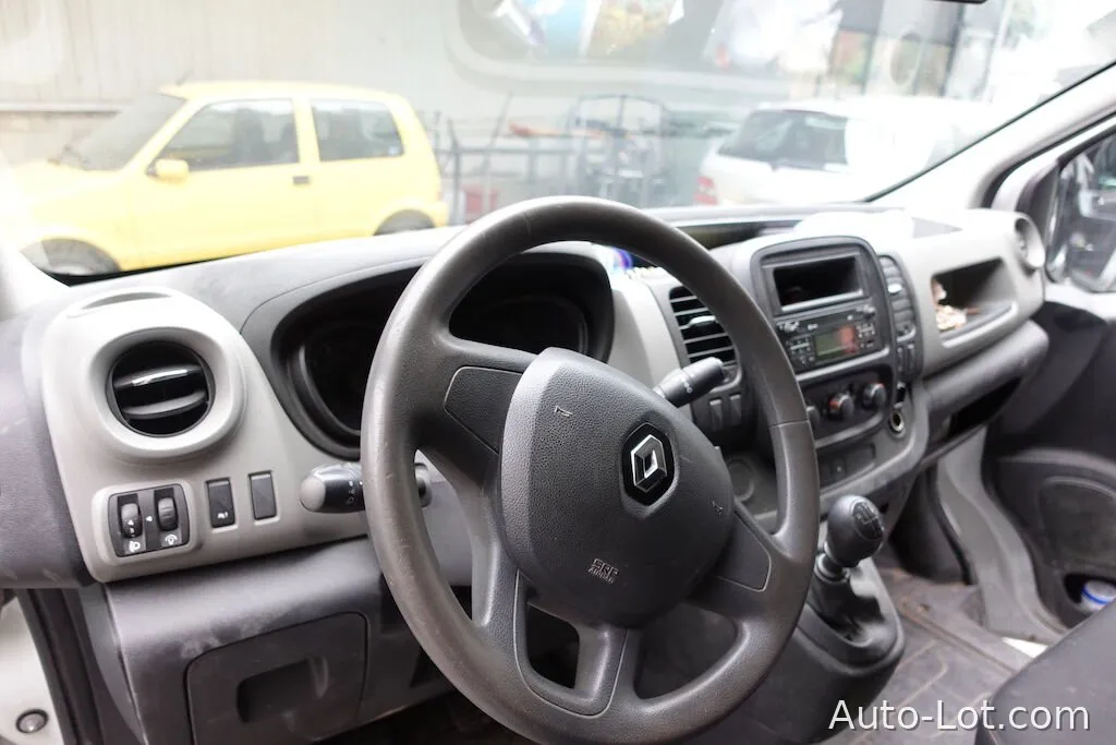 RENAULT Trafic dCi95 2.7 Access - фото 18