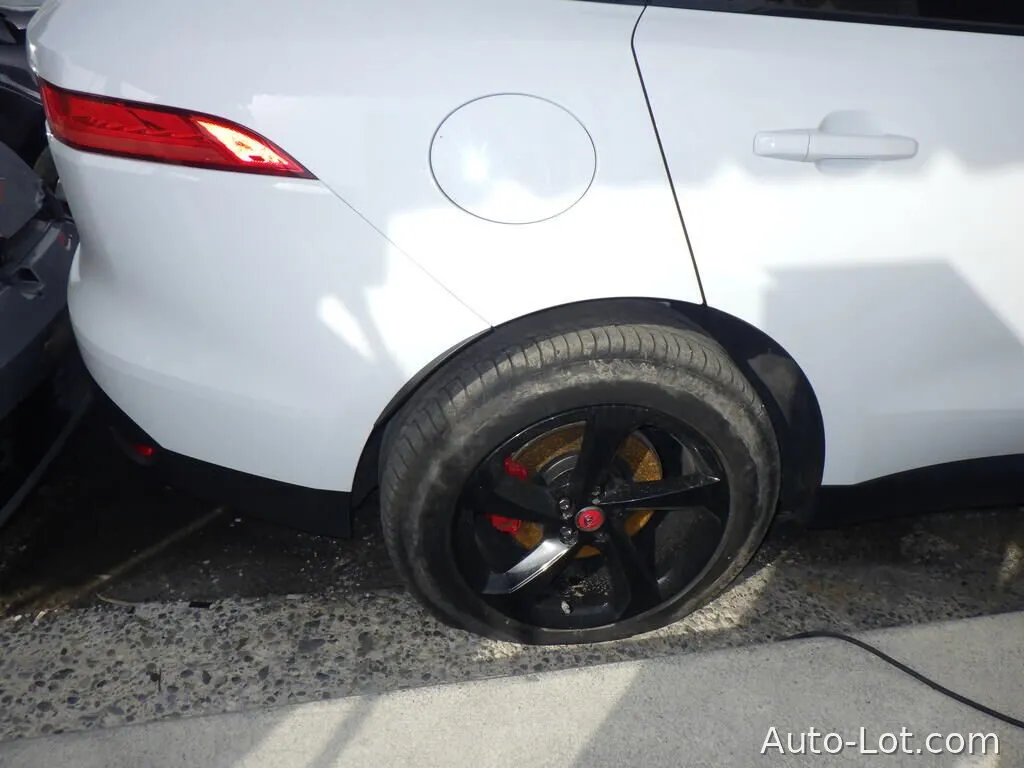 JAGUAR F-Pace 25d Prestige Advantage AWD Automatik - фото 22