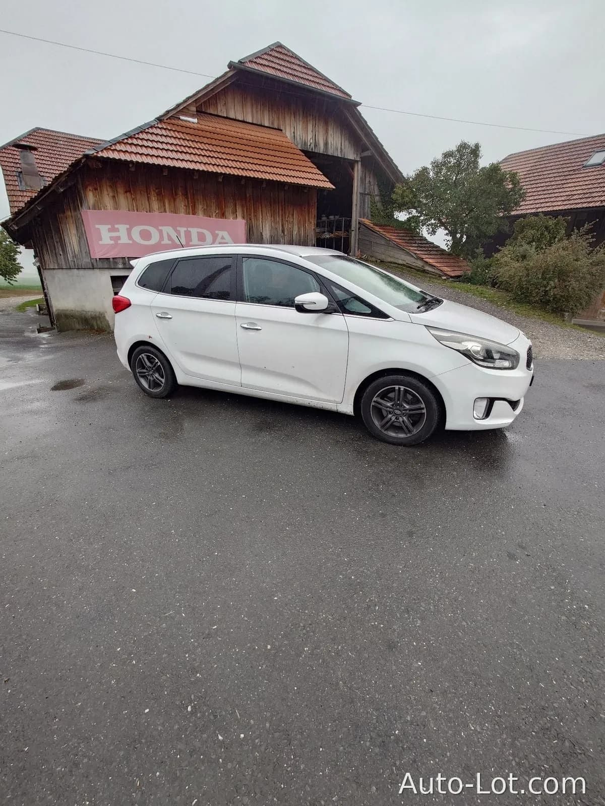 KIA Carens IV - фото 1