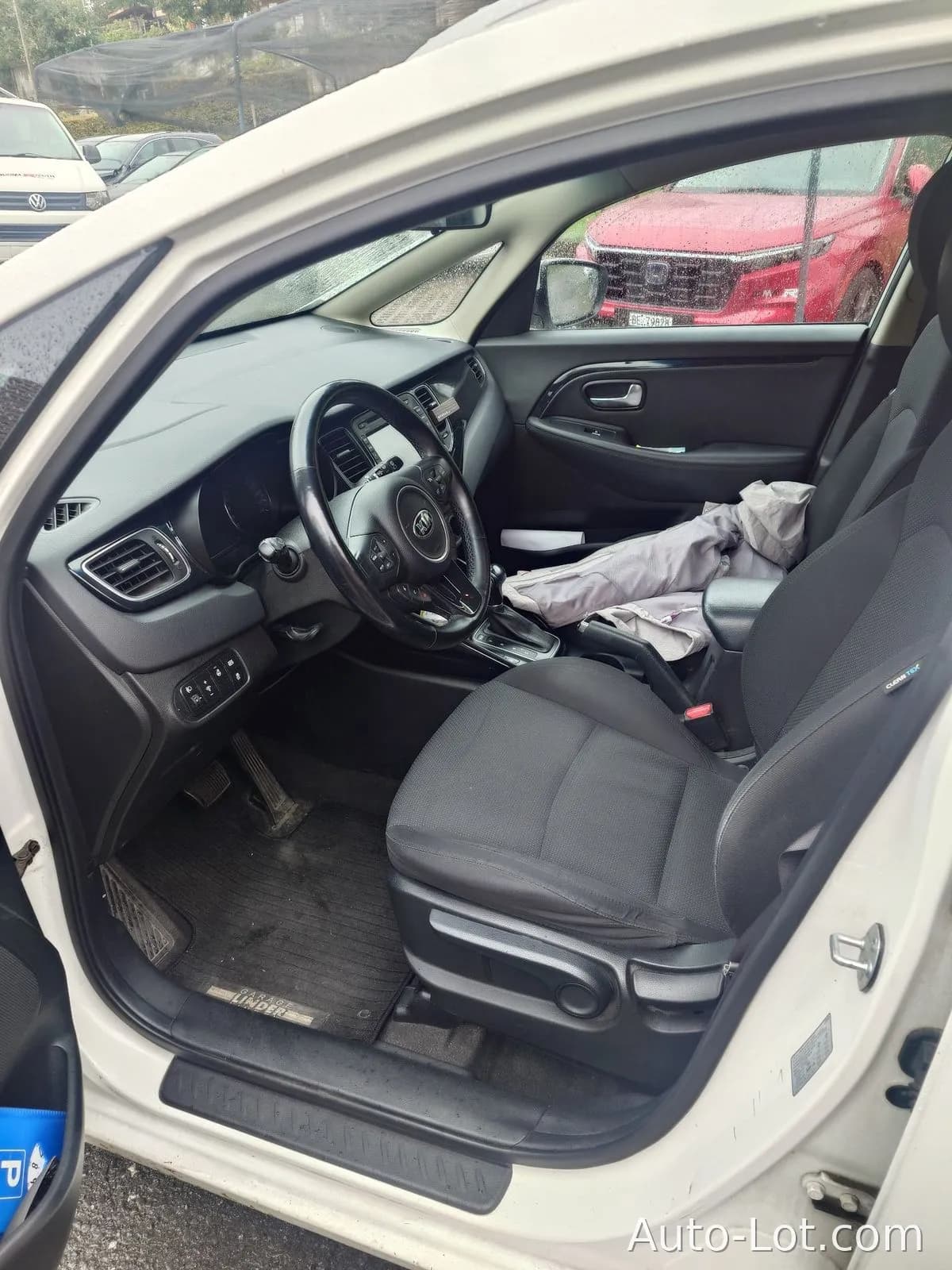 KIA Carens IV - фото 9