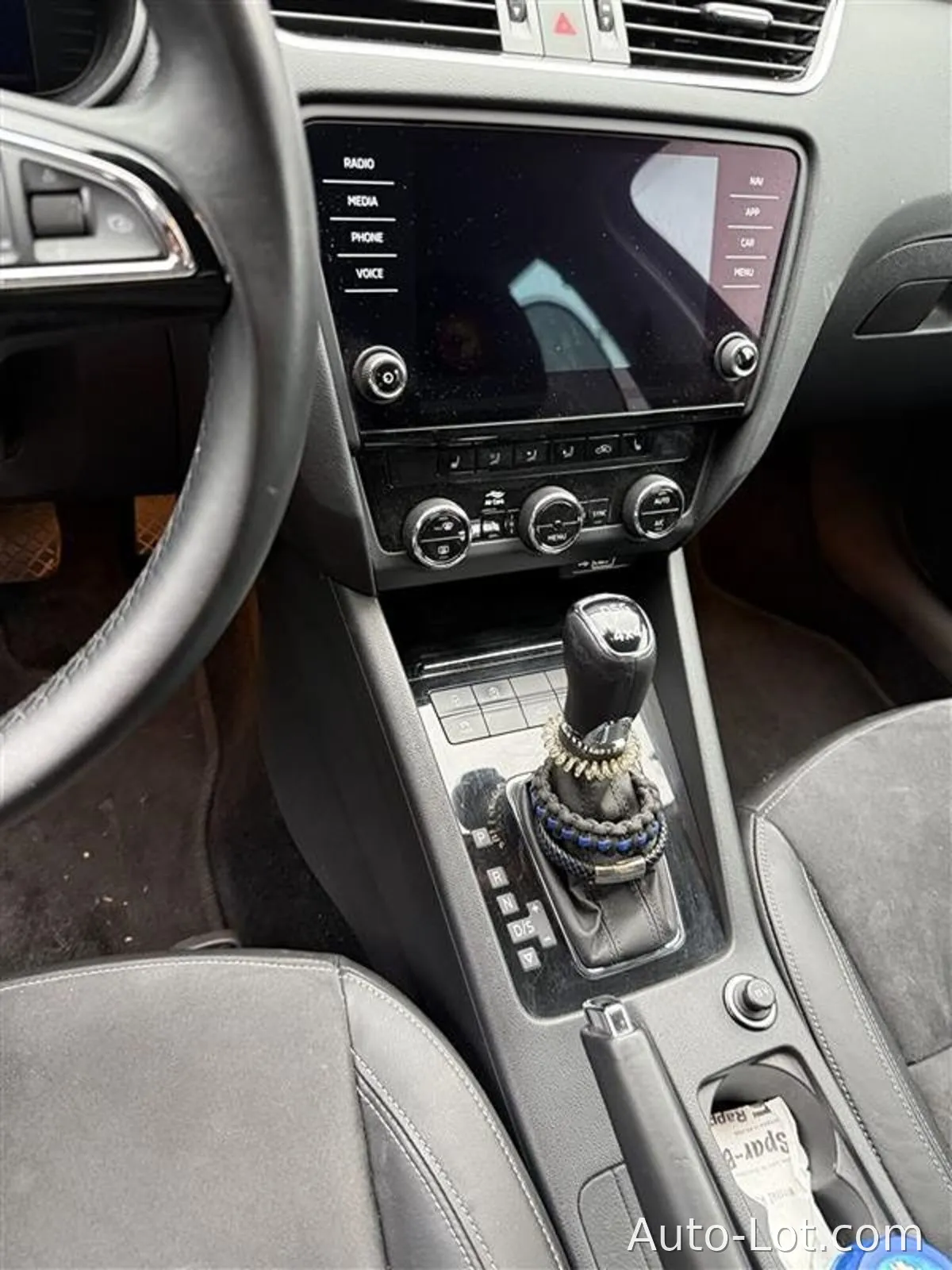 SKODA Octavia - фото 8