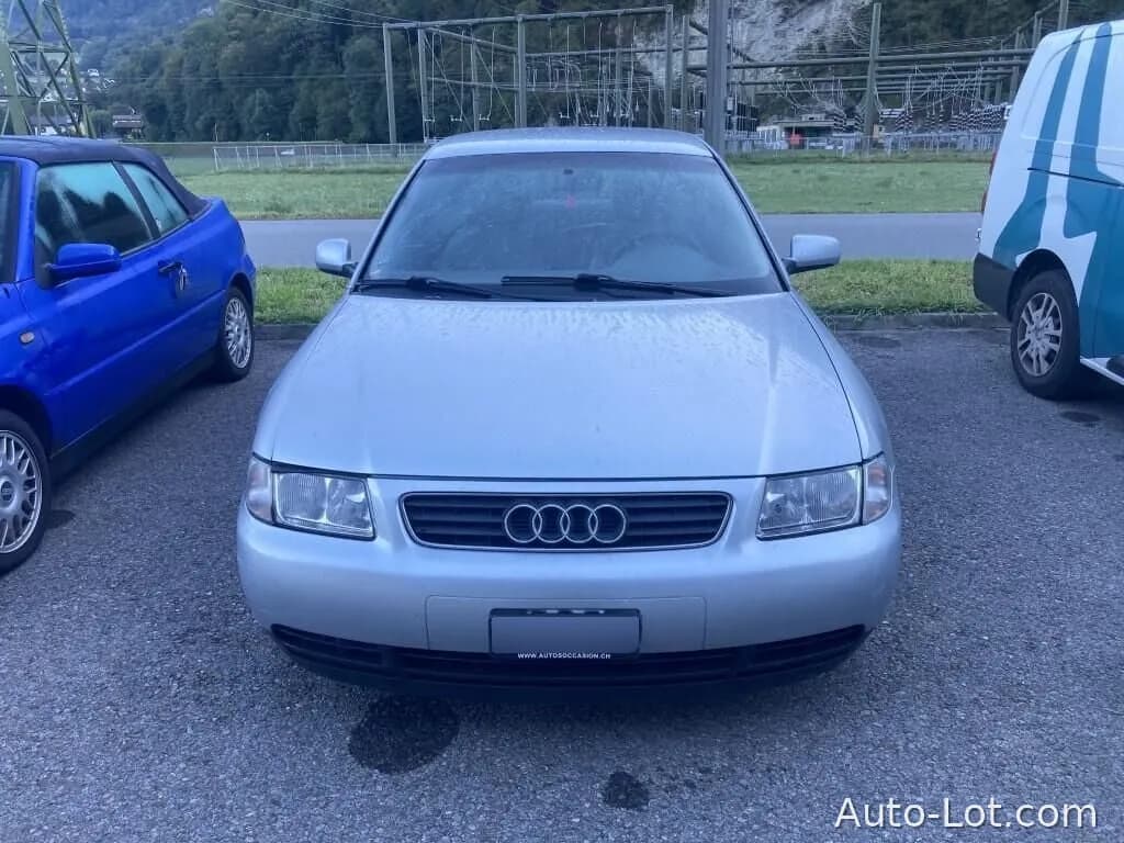 Audi A3 1.8 - фото 1
