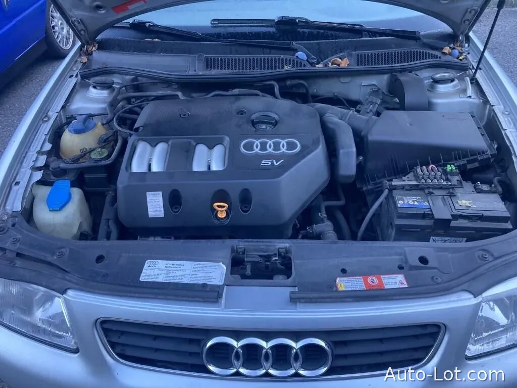 Audi A3 1.8 - фото 12