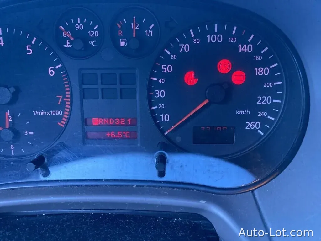 Audi A3 1.8 - фото 16