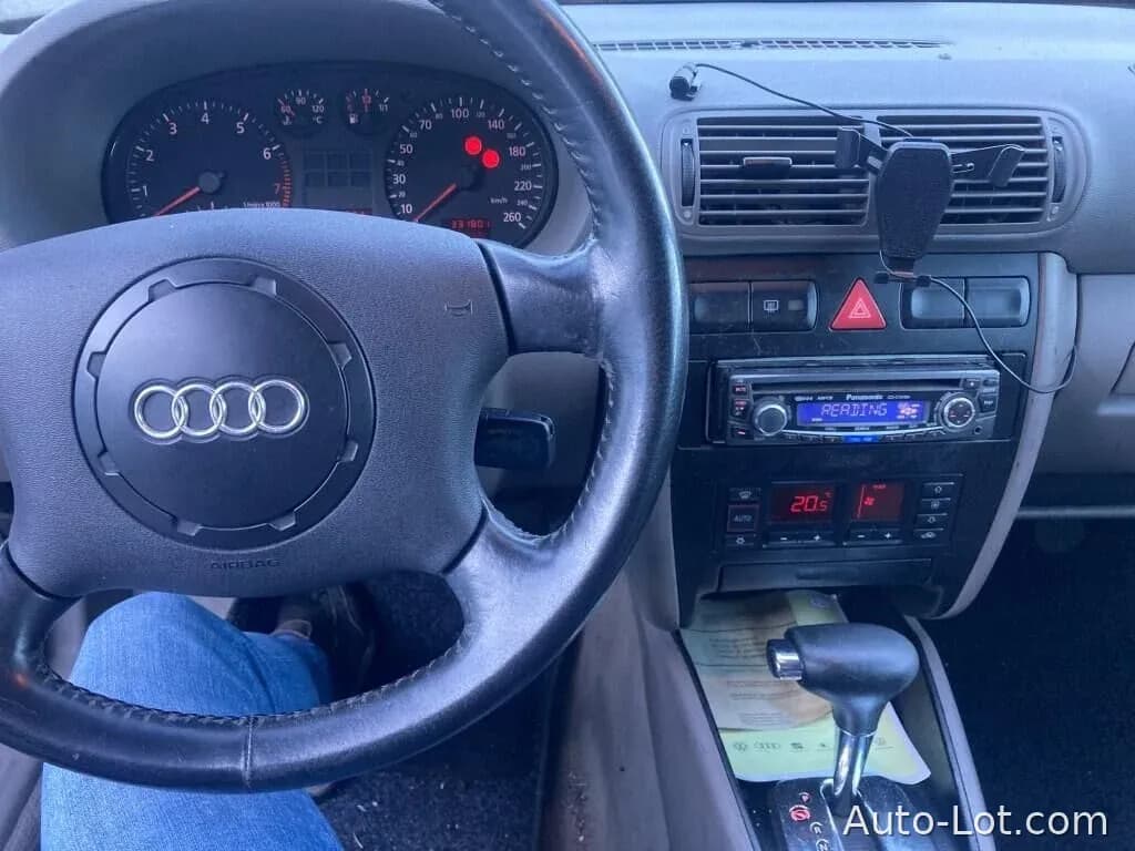Audi A3 1.8 - фото 17
