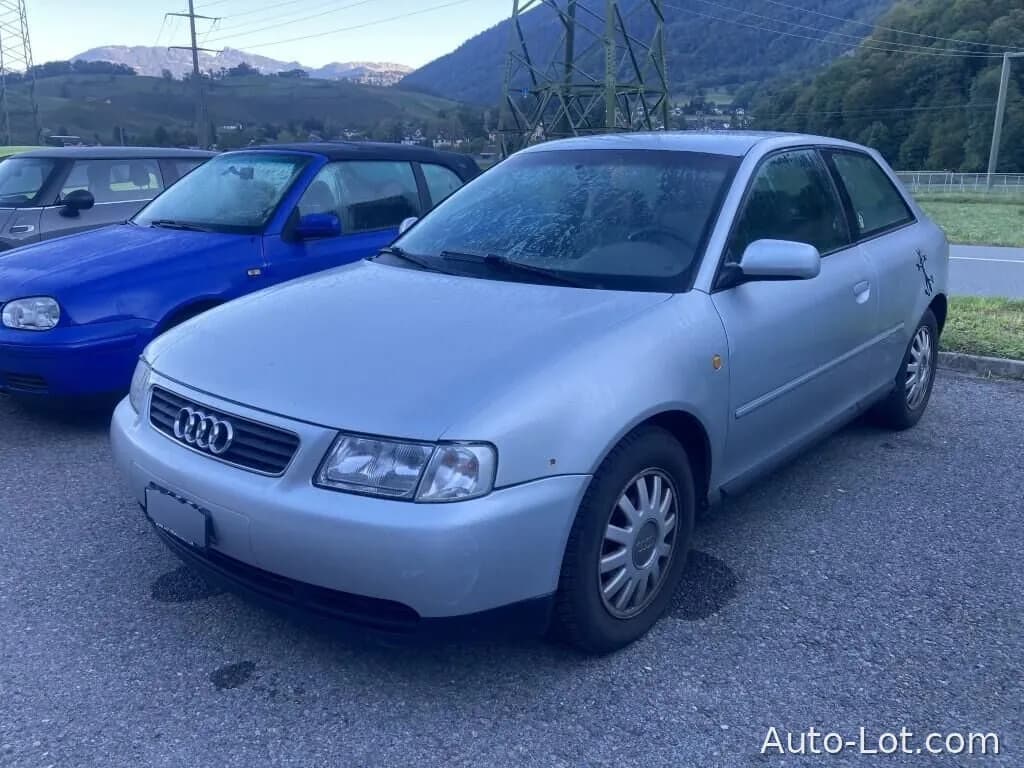 Audi A3 1.8 - фото 2