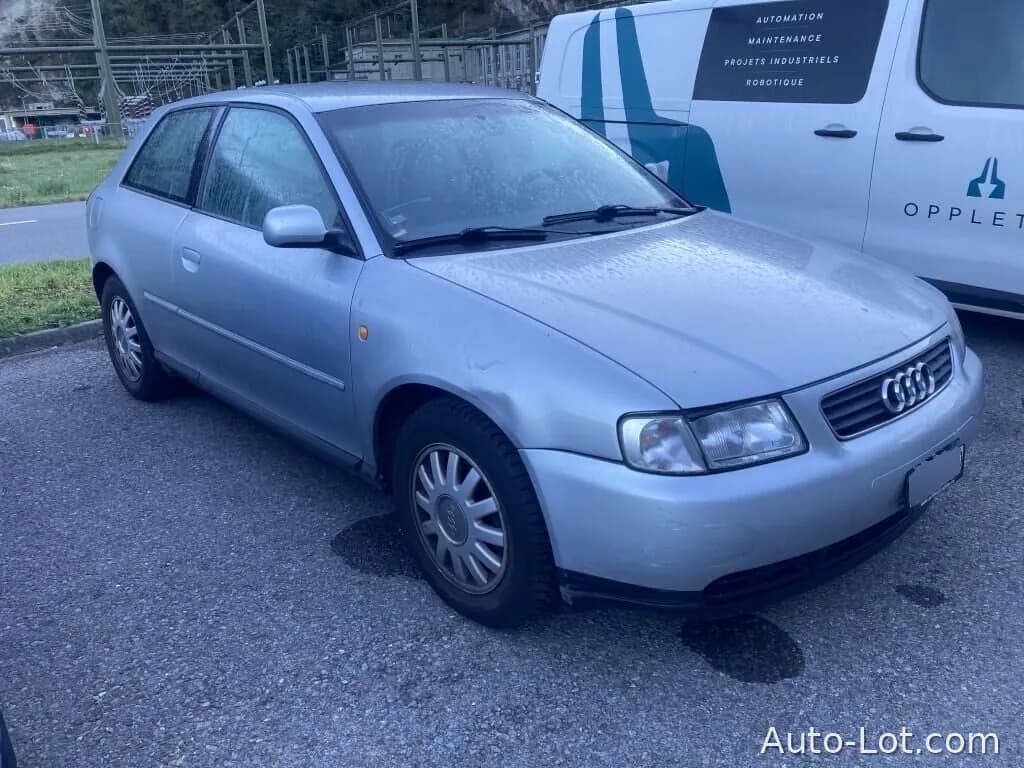 Audi A3 1.8 - фото 3