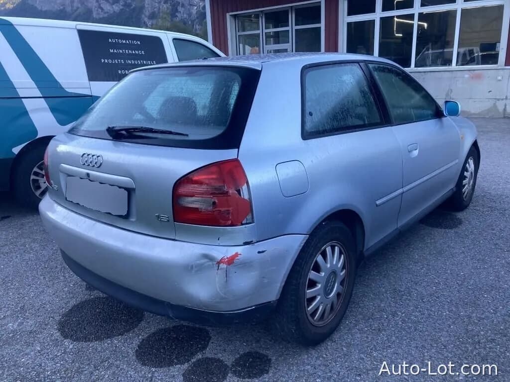 Audi A3 1.8 - фото 4