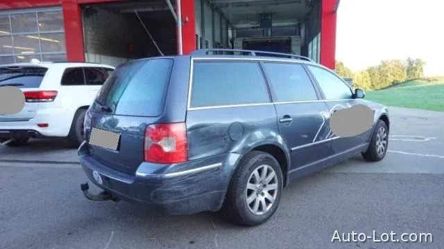 VW Passat Variant 1.8T Stationswagen - фото 3