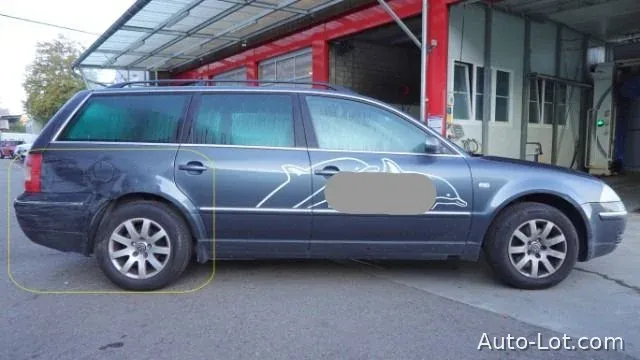 VW Passat Variant 1.8T Stationswagen - фото 9