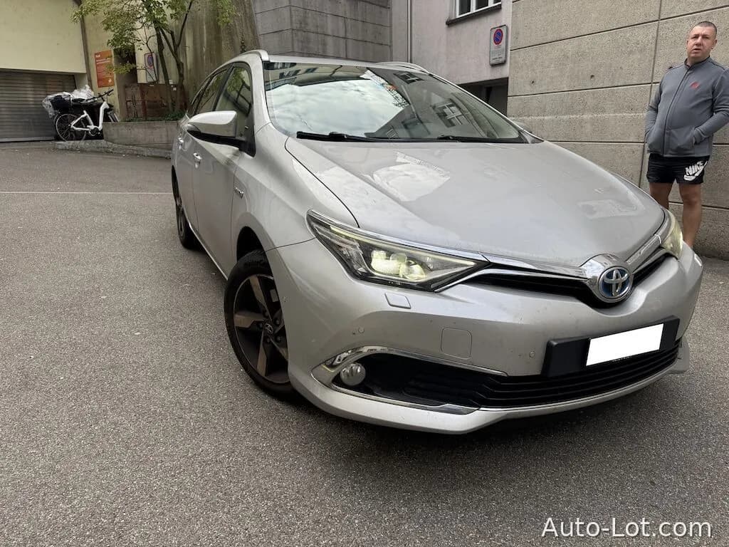 Toyota Auris Touring Sports - фото 15