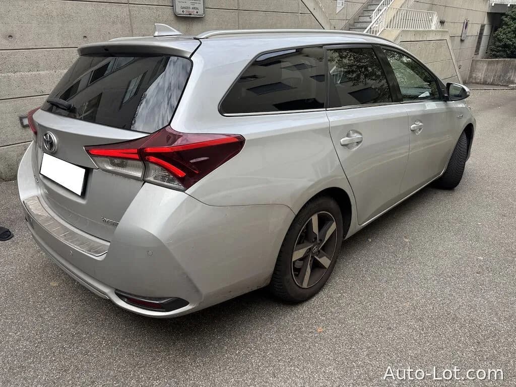 Toyota Auris Touring Sports - фото 18