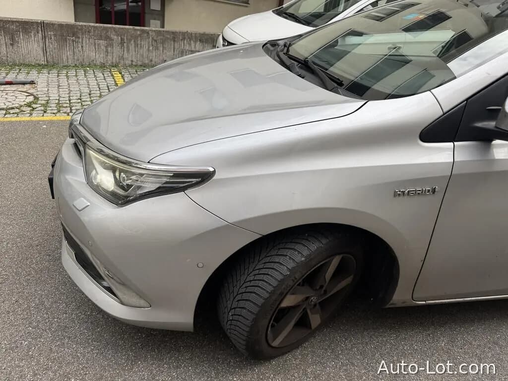 Toyota Auris Touring Sports - фото 4
