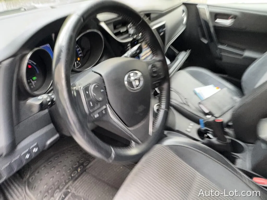 Toyota Auris Touring Sports - фото 10